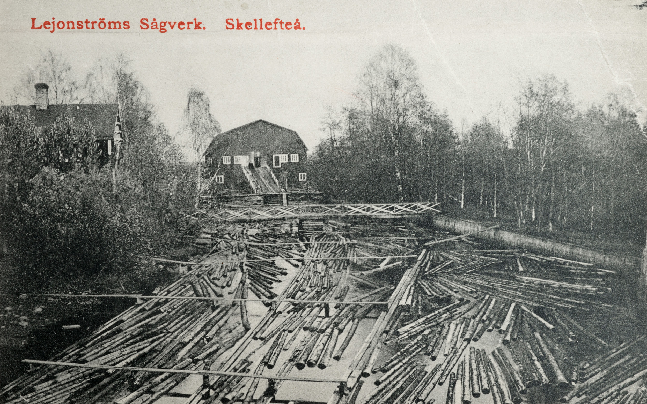 Lejonströms sågverk intill landskyrkan i Skellefteå. Det var igång 1782-1905 och var länge den viktigaste industrin vid Skellefteå stad och Prästbordet.