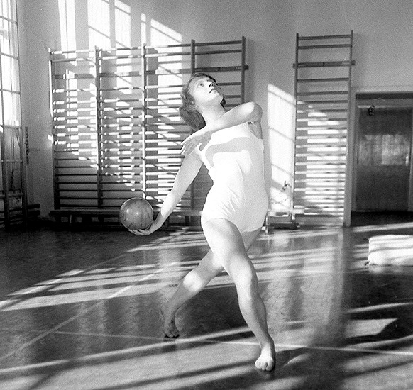 Evy Berggren, Skellefteå Gymnastikförening. Stadens första guldolympier 1952. Foto: Wollmar Lindholm 