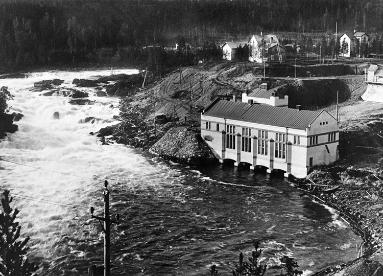 Finnfors kraftstation färdigställd, i sin första skepnad innan tillbyggnader. Foto: Sundborg & Lindberg/Skellefteå museum