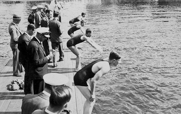 DM i simning i Falkträsket den 2 augusti 1932. Foto: Norra Västerbotten