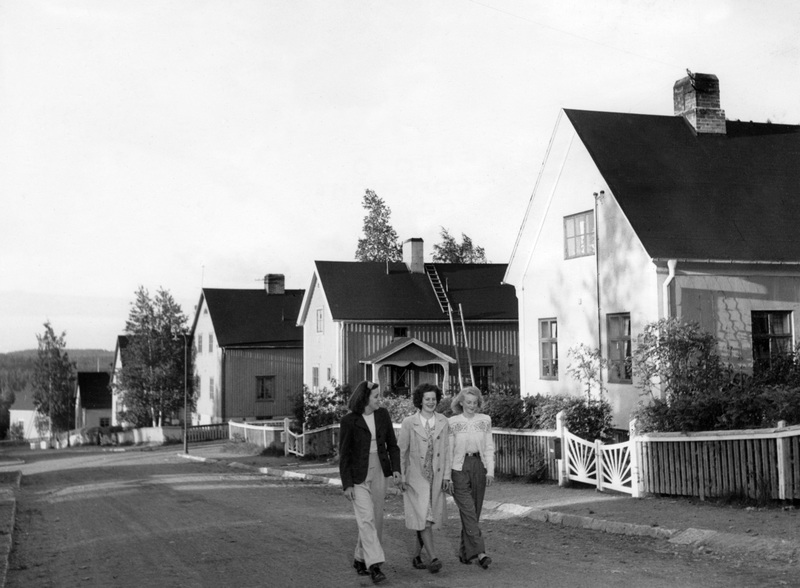 Storgatan vid bensinpumpen på 1950-talet. Foto: Okänd fotograf/Skellefteå museum. 