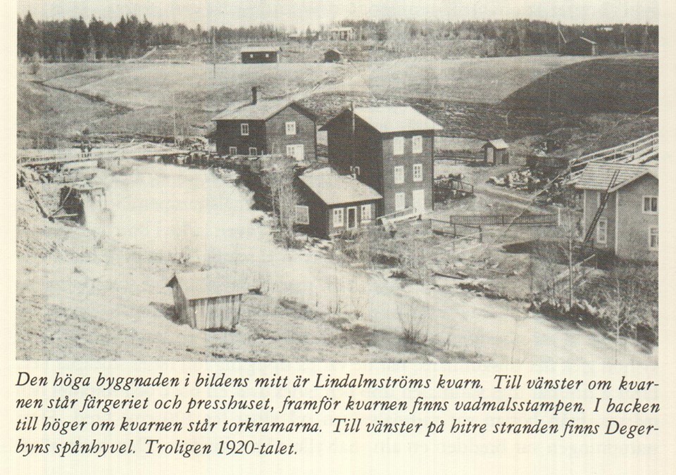 Vadmalsstampen när den stod i Lindalmsström, 1920-talet.