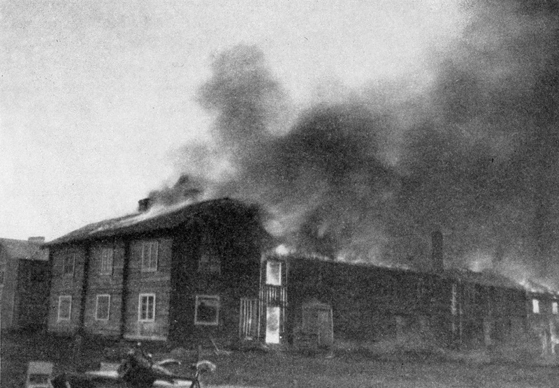 Branden den 3 augusti 1930 i kyrkstaden i Burträsk. Foto Skellefteå museum. DIG 01710.