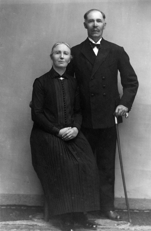 Jonas Färgman Jonsson Käck tillsammans med hustrun Anna Ulrika Eriksson. Jonas var tidigare soldat på rotet Käck. Foto: Skellefteå museum. DIG 03143.