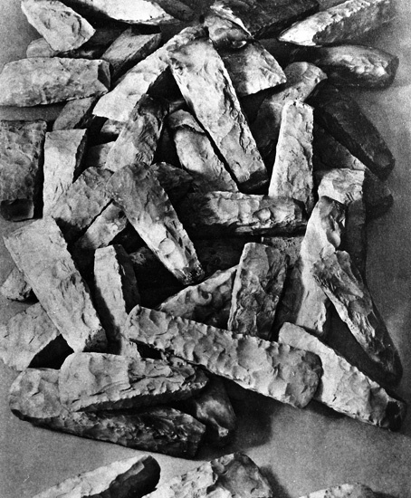 Yxor av flinta, från Bjurselet Foto: Okänd fotograf, Skellefteå museum. Bild ur bok ”Tio tusen år i Sverige”, bilder till utställning ”kulturkontakter”. SM C 06489 