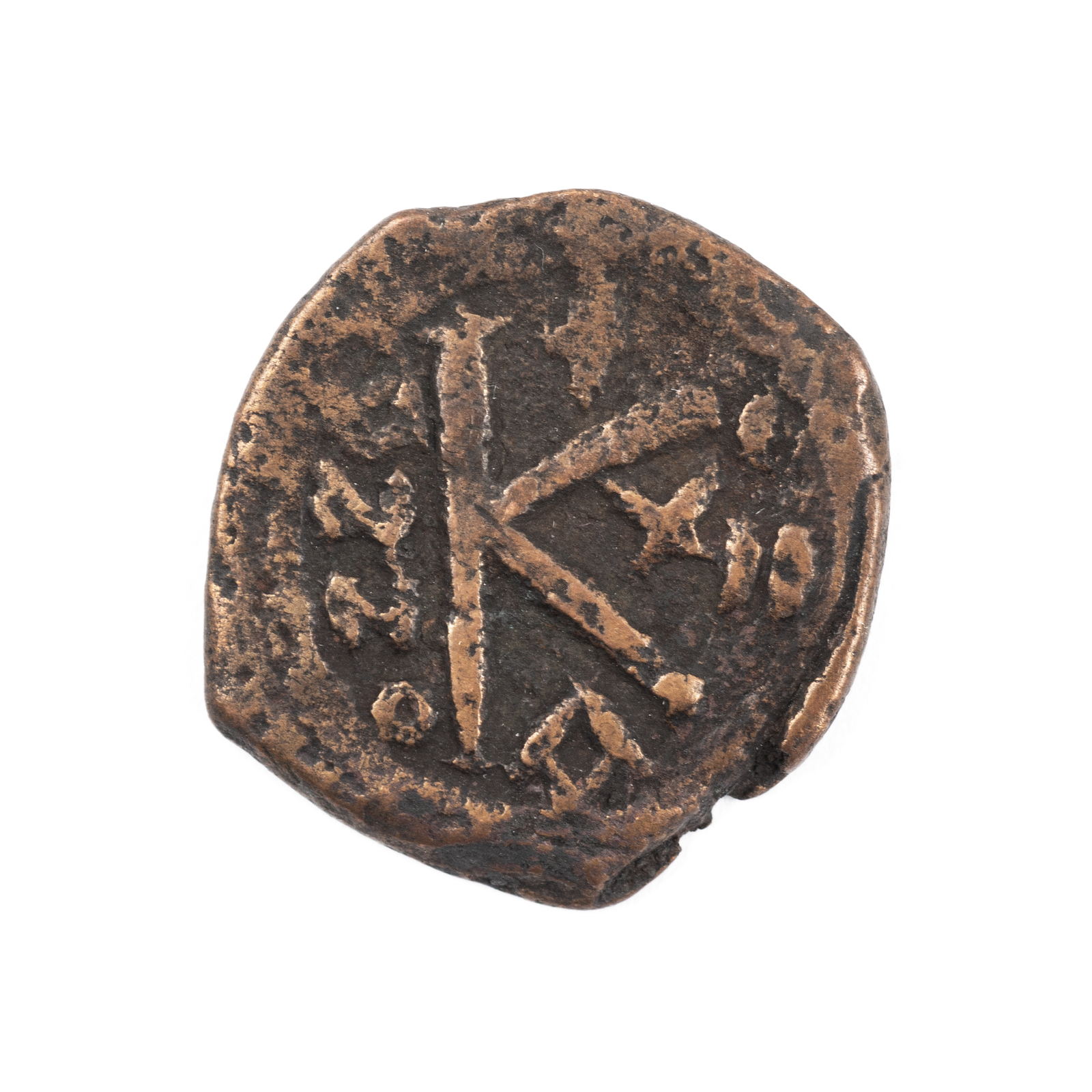 Bysantinskt mynt påträffat i Skellefteå i förflyttad matjord. Foto Krister Hägglund, Skellefteå museum. SM 27066__A och SM 27066__B.